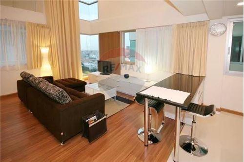 The Rajdamri Condo for rent